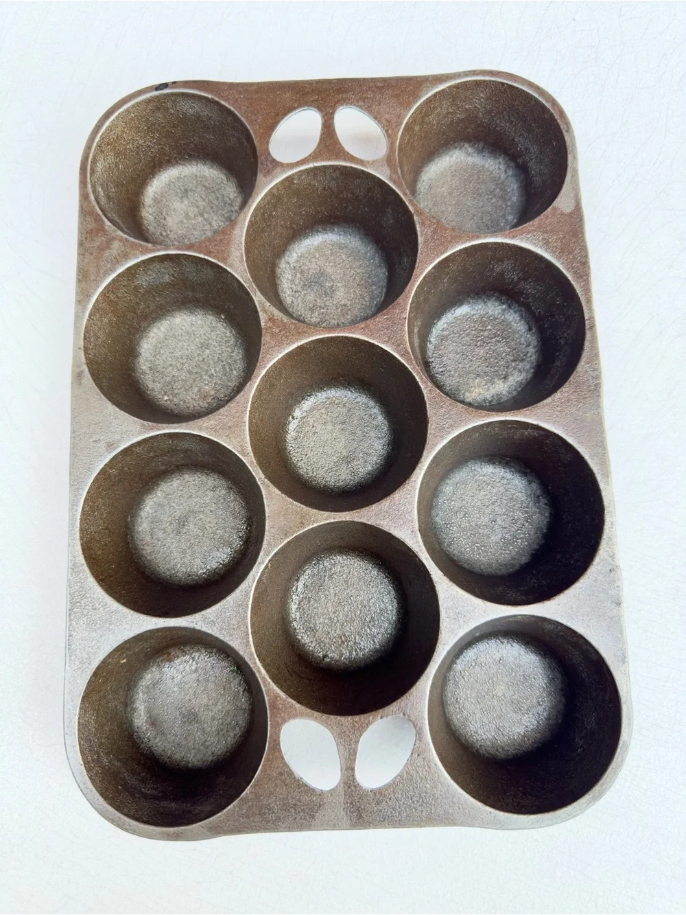 Vintage Wagner Ware Cast Iron Popover Muffin Pan 11 Cups Unmarked